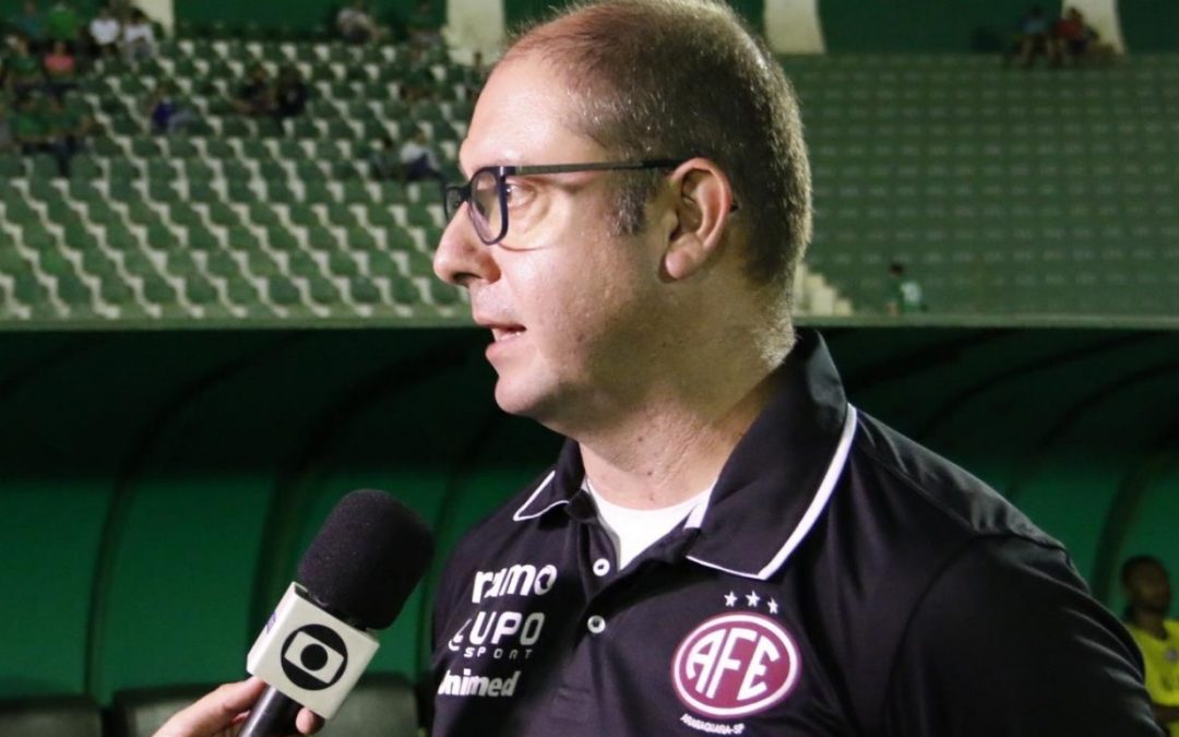 Técnico da Ferroviária comemora elogio de Tite!