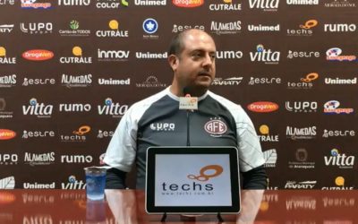Munhoz divide créditos e sucesso da Ferroviária com membros do clube!